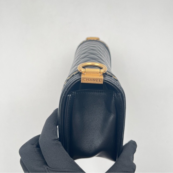 CHANEL Boy CHANEL Medium Flap Bag Black Quilted Lambskin - Picture 10 of 16